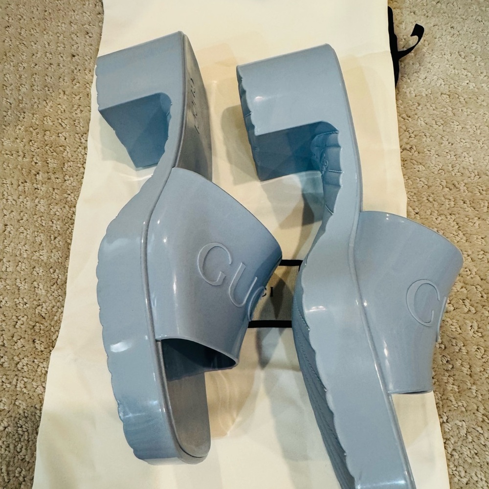 Gucci Blue Mules with Embossed Branding - Picture 3 of 5